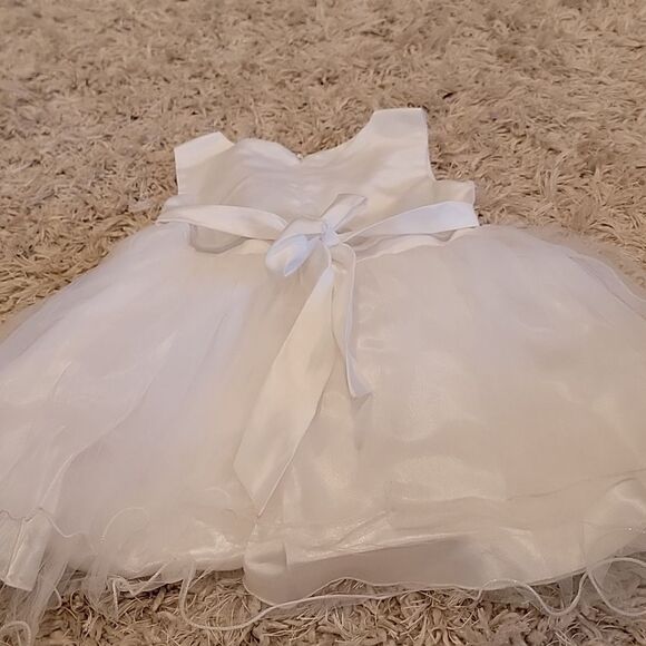 Girls formal dress in white size 2 - Picture 5 of 5